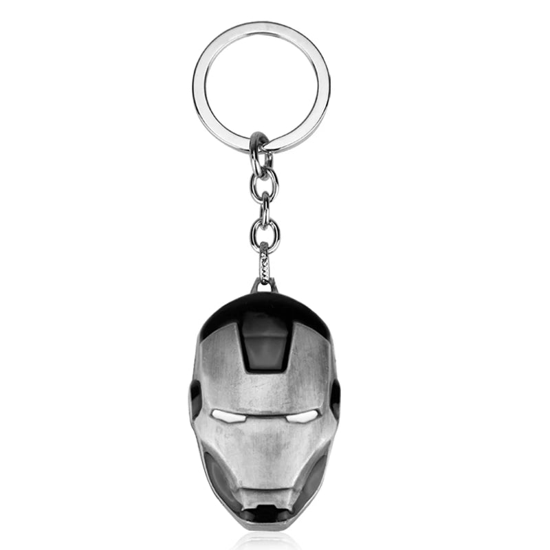 Porte-clés Iron Man effet chrome rouge, accessoire Marvel pour fans de Tony Stark.